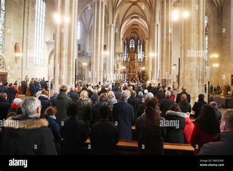 Erfurt Germany 25th Dec 2022 Participants Of A Service At The Pontifical Mass On The