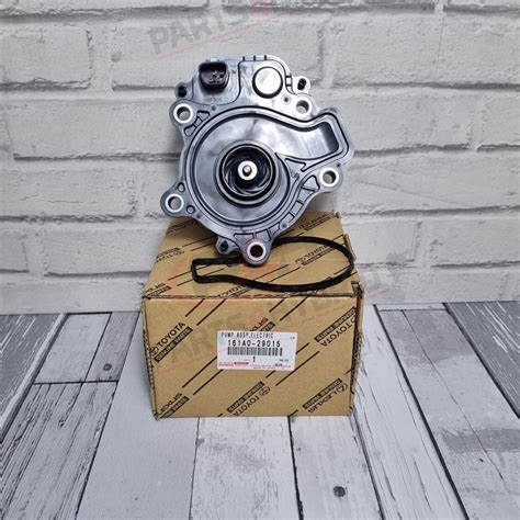 AURIS HYBRID WATER PUMP BRAND NEW GENUINE TOYOTA PART 161A0 29015 1YEAR