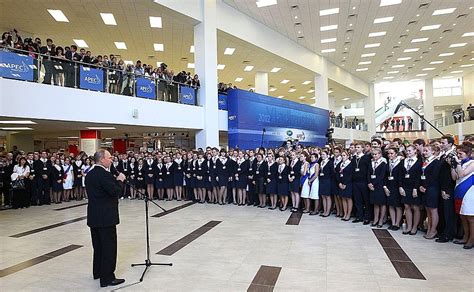 Meeting With Volunteers Who Worked At Apec Leaders Meeting • President