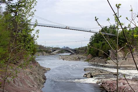 Image Parc des Chutes de la Chaudière Lévis Québec footbridge 2