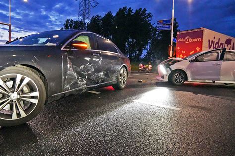 De Weblog Van Helmond Vrouw Gewond Bij Botsing Tussen Autos