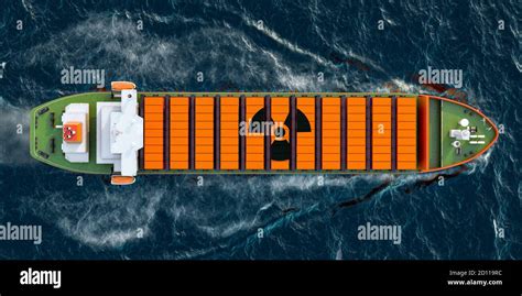 Buque Carguero Con Residuos Radiactivos En Contenedores De Carga