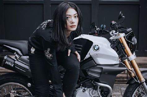 Simak Tips Nabila Putri Buat Cewek Yang Mau Belajar Naik Moge Gridoto