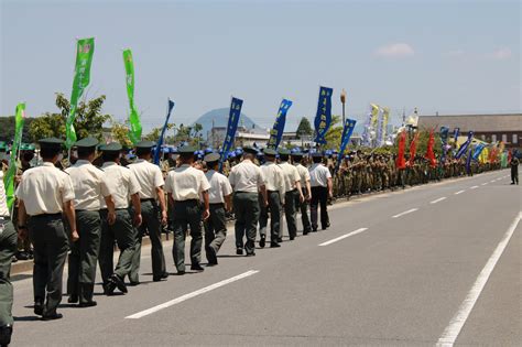 陸上自衛隊 善通寺駐屯地 On Twitter 駐屯地では8月の定期異動に伴い、転出者見送りを実施しました。 全国各地へ移動される転出者の皆さん、善通寺での勤務お疲れ様でした！ 共に訓練に