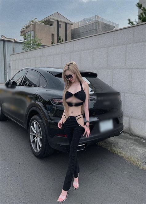 Hot girl xinh đẹp làm phù dâu mặc váy mỏng tang hớ hênh vòng 1 Báo Tri thức và Cuộc sống