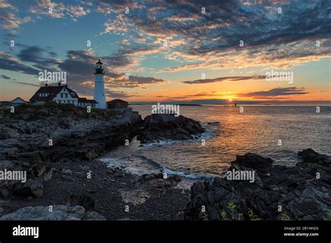 Portland Head Lighthouse at sunrise Stock Photo - Alamy