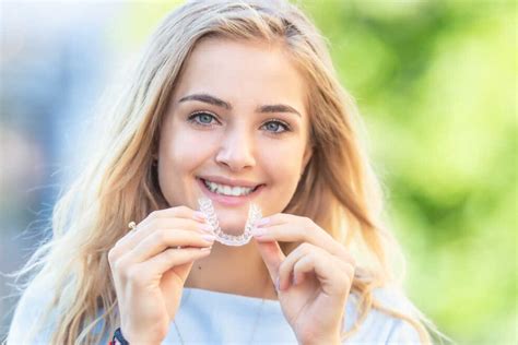 Invisalign Czym Jest I Jak Wygl Da Leczenie Nak Adkami