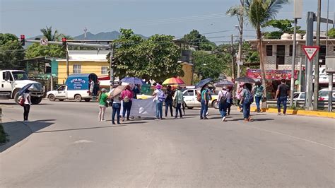 Lleva Más De 5 Horas El Bloqueo En La Entrada De Acapulco