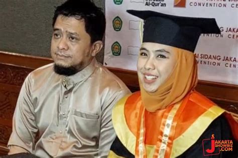 Oki Setiana Dewi Raih Gelar Doktor Dan Berniat Jadi Dosen Ibunda