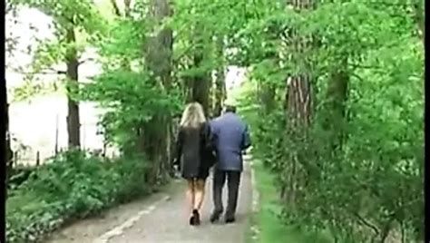 Französisches rothaariges Schätzchen anal mit Papy im Dreier gefickt xHamster