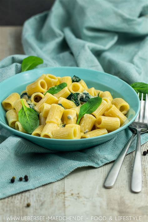 Pasta mit genialer Käsesauce Gorgonzola und Spinat ÜberSee Mädchen