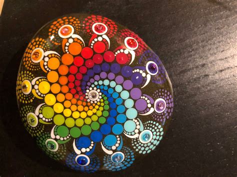 Spiral Rainbow Mandala Dot Painted Rock - Etsy | Painted rocks, Mandala rock art, Rock painting ...