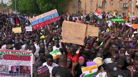 Niger Des Milliers De Personnes à Niamey Pour Soutenir Le Coup Detat