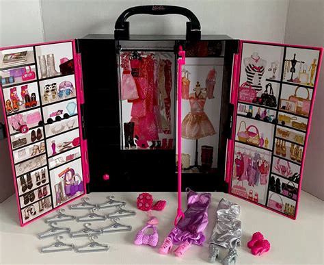 Lot Mattel Barbie Fashionista Ultimate Wardrobe Closet Case Pink