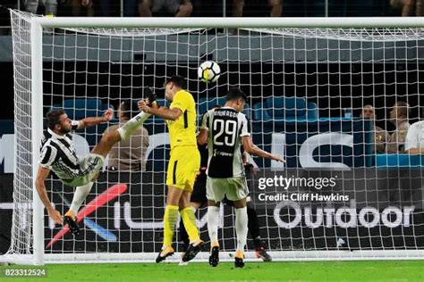 Javier Pastore Psg Photos Photos and Premium High Res Pictures - Getty ...