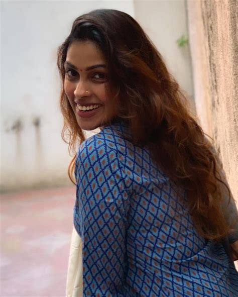 Sneha adlı kullanıcının actress panosundaki Pin