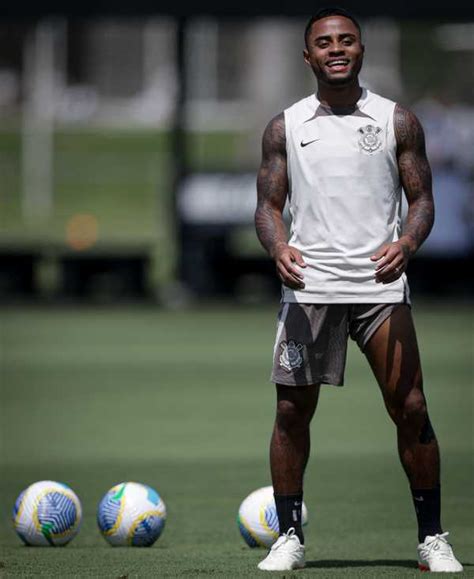 Escala O Do Corinthians Palacios E Igor Coronado Treinam Em Campo