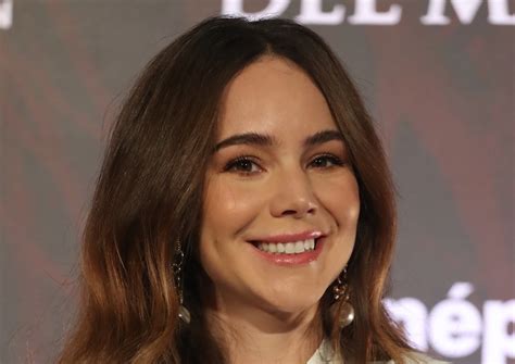 Camila Sodi Sorprende Con Atrevido Look Para Esquiar Bra Y Sombrero