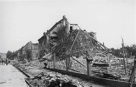 Dessau in Trümmern Bombenangriffe auf Dessau im Sommer 1944 und am 16