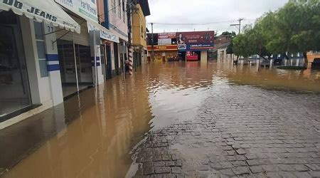 Temporal e enchentes provocam inundações prejuízos e mortes em