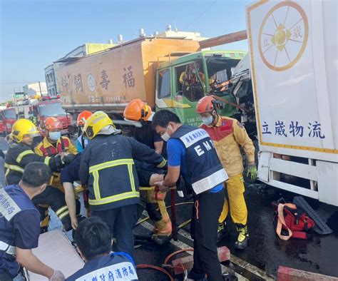 大貨車對撞飼料車 1命危 中華日報中華新聞雲