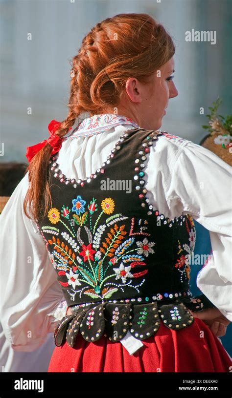 Poland traditional clothing hi-res stock photography and images - Alamy