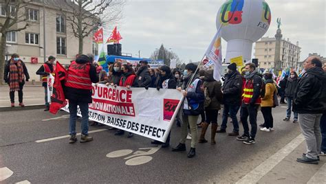 Manifestation Pour Les Salaires Et Le Pouvoir D Achat Environ