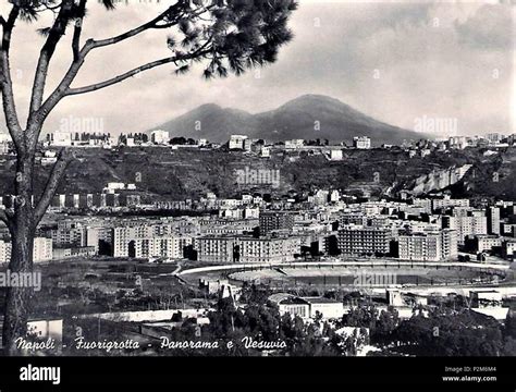 Italiano Napoli Fuorigrotta Panorama E Vesuvio Con Lo Stadio