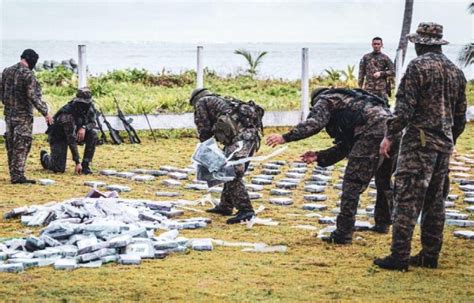 Tres Detenidos Transportando Droga En Lancha