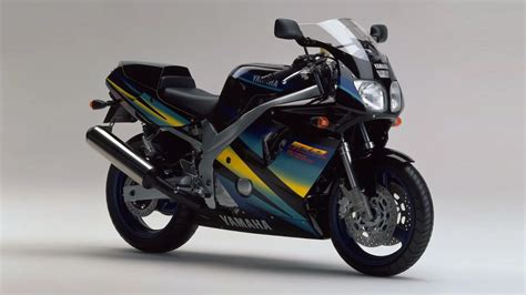 Moto del día Yamaha FZR 600 R 1994 espíritu RACER moto