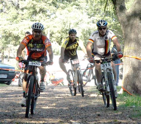 Mountain Bike corre en Fiesta Playa del Lago en Villa Constitución