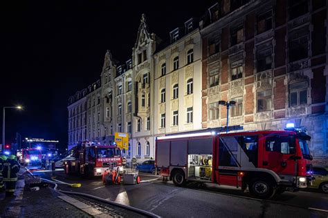 Feuerwehreinsatz In Plauen Brand In Leer Stehendem Mehrfamilienhaus