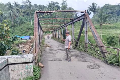 Miris Jembatan Kalierang Bolong Bolong Suara Merdeka Pantura