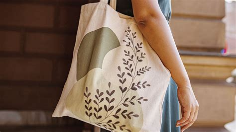 Your guide to starting a tote bag business in 2024