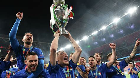 Italia Vence En Una Sufrida Tanda De Penales A Inglaterra Y Se Corona