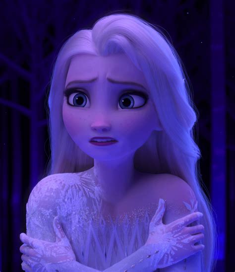 The details in the scene where Elsa freezes are fantastic : r/Frozen