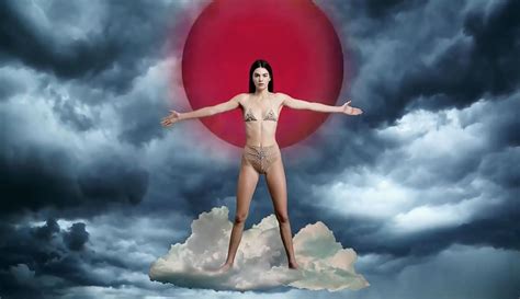 Naked Kendall Jenner In LOVE Advent