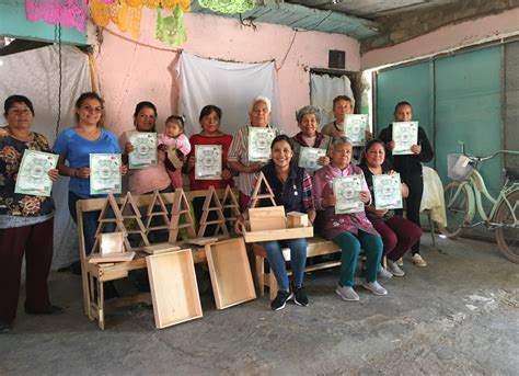 Clausura de capacitación de carpintería Grupos de Red Móvil DIF CELAYA