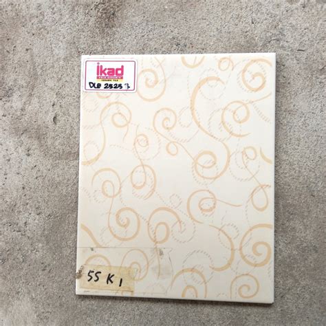 Jual KERAMIK DINDING 20X25 CREAM GLOSSY KERAMIK DINDING KAMAR MANDI