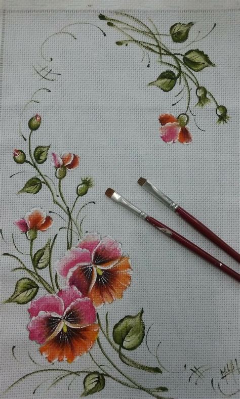 Pin em pintura en tela Tecido pintado à mão Estampas florais vintage