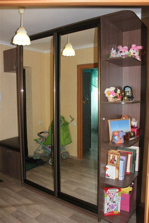 Заказать зеркальный шкаф купе "Мондеу" с угловыми полками