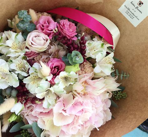 Букет-подарок маме | Floral wreath, Floral, Flowers