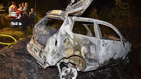 Auto fängt nach Auffahrunfall Feuer Fahrer stirbt Abendzeitung München