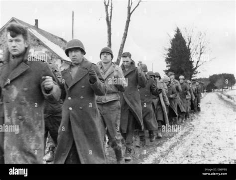 Ardennenoffensive Ww2 Amerikanische Infanterietruppen Fotos Und