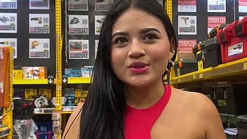 Actriz porno divorciada busca a un trabajador de almacén para follar con el XVIDEOS