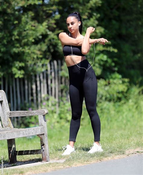 Shari Halliday Nude OnlyFans Leaks Fappening FappeningBook