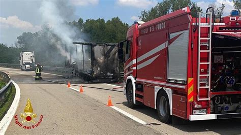 Genova Incidenti In Autostrada Code E Disagi In Mattinata Su A10 E