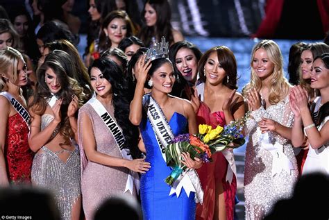 Tv Disaster Of The Year Steve Harvey Wrongly Announces Miss Columbia As Winner Of Miss Universe