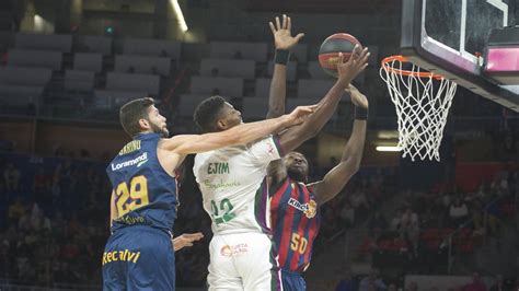 ACB El Unicaja no perdona y vence al Baskonia en la última jugada