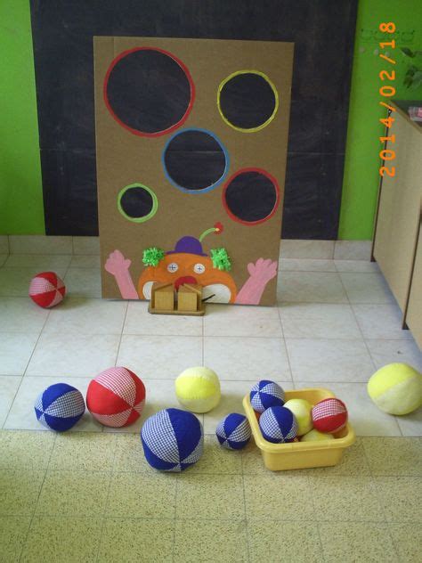 Juego de payaso Artesanías de niños Juegos con material reciclado y